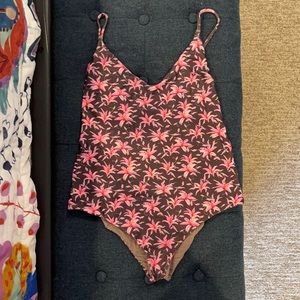 Acacia Banyans Madonna Medium M